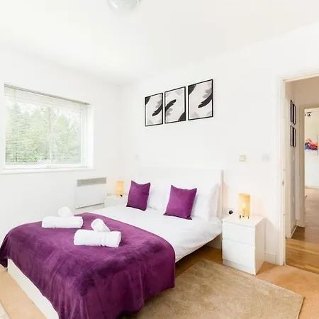 Kinara Properties - Luxury 2 Bed Apartment, Local To Uob, Qe, Royal Orthopaedic Hospital, 10 Mins From Centre, Free Parking *