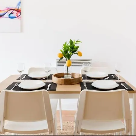Apartment Kinara Properties - Luxury 2 Bed Apartment, Local To Uob, Qe, Royal Orthopaedic Hospital, 10 Mins From Centre, Free Parking *