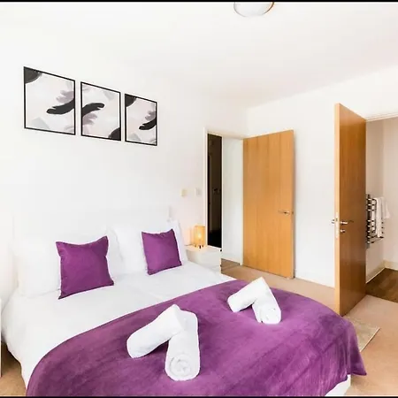 Kinara Properties - Luxury 2 Bed Apartment, Local To Uob, Qe, Royal Orthopaedic Hospital, 10 Mins From Centre, Free Parking Apartment *